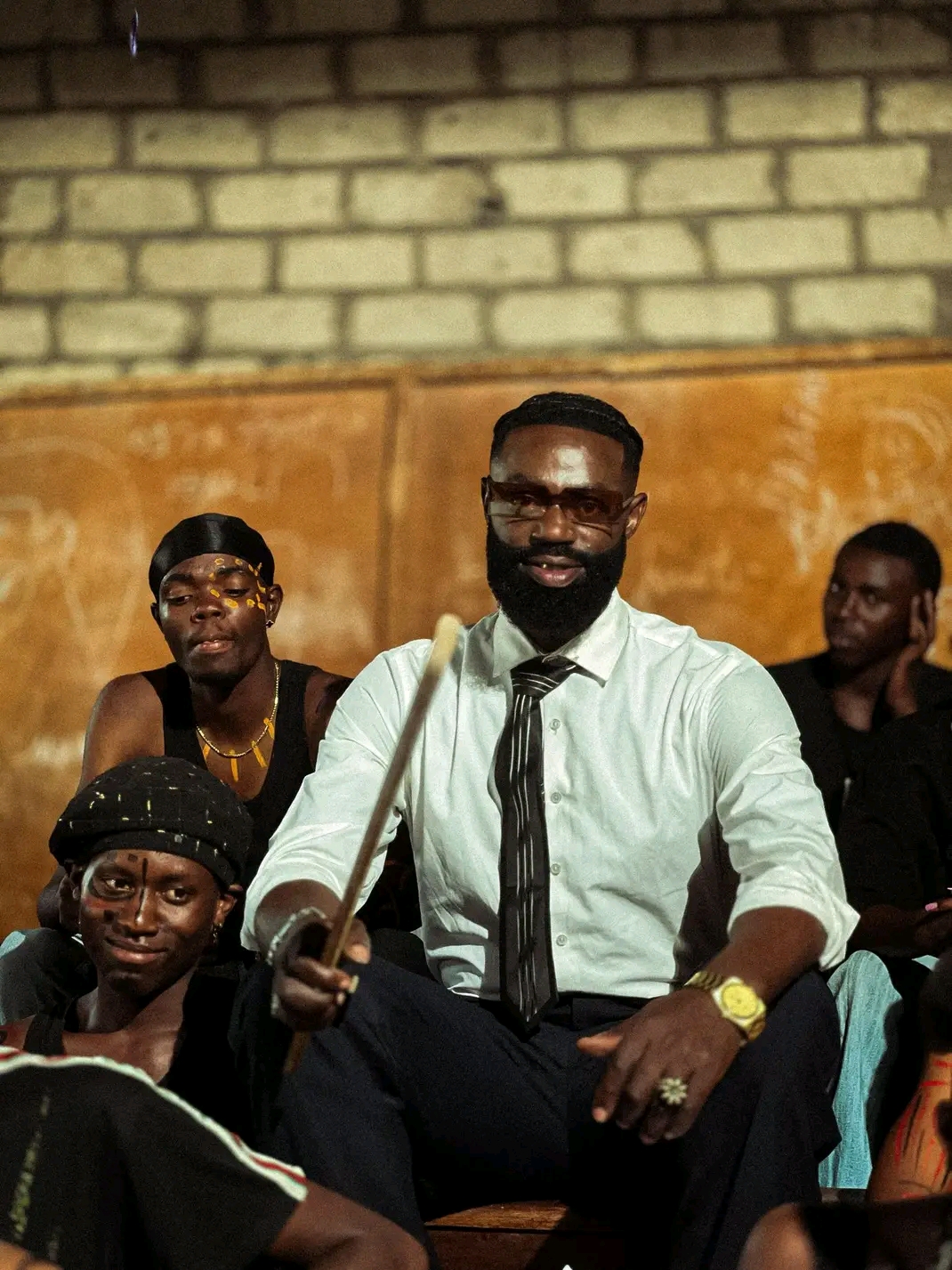 Crise à l' Est :  l'artiste Sisco Raggar lance un mesage d'alerte à ses compatriotes partis trop loin sans signe de vie dans sa chanson “ Ujumbe”