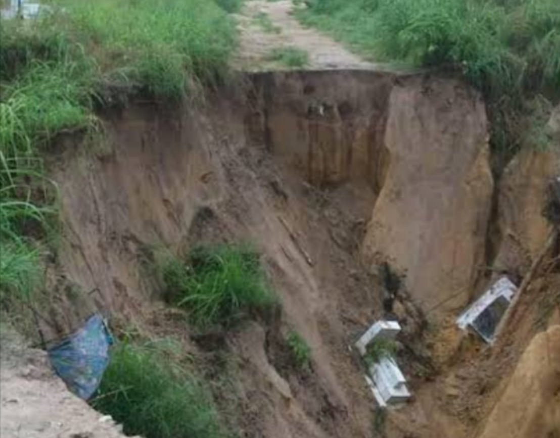 Butembo : l’érosion profane le cimetière de Kanzunza, la société civile alerte