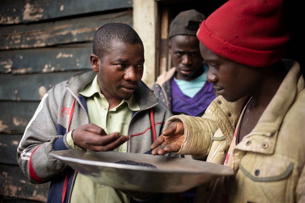L’Or Noir de l’Ère Digitale : Le Destin Souverain du Coltan Congolais
