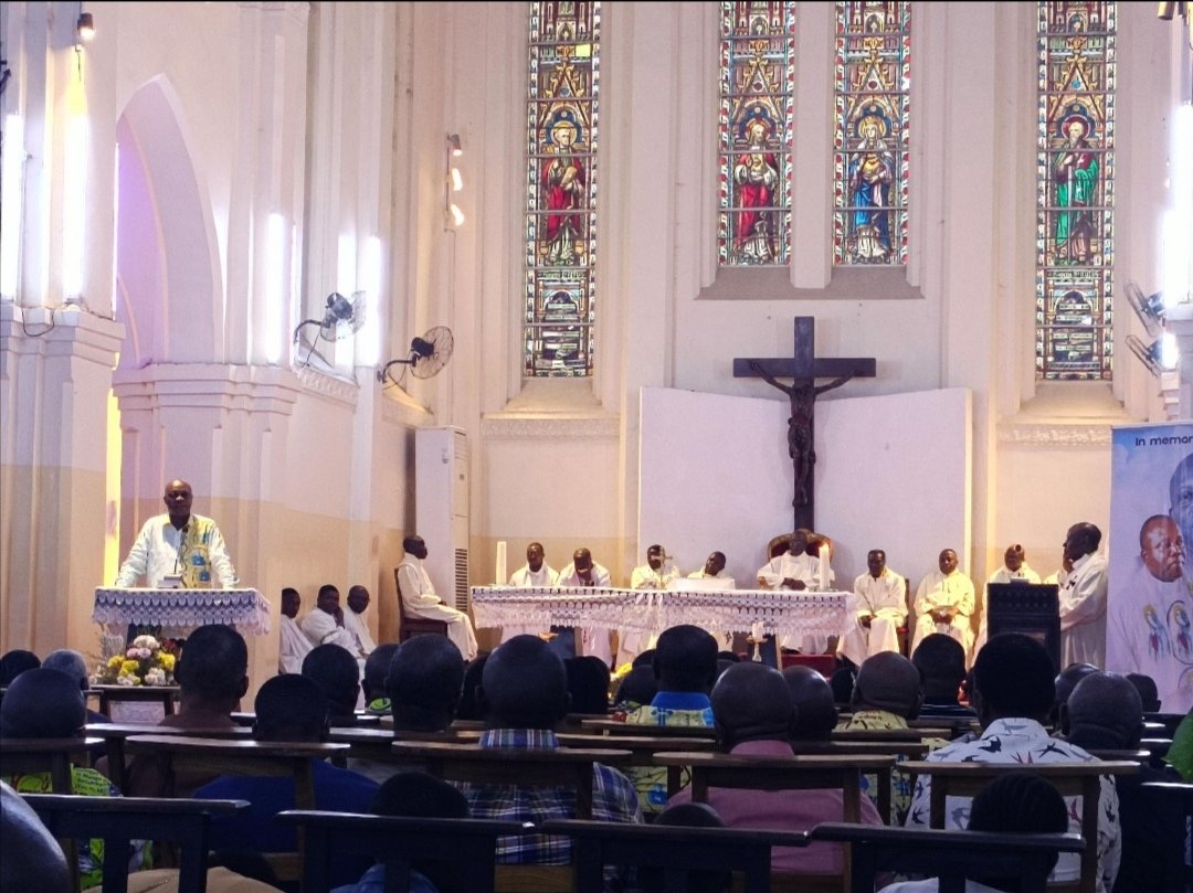Kinshasa : dix ans après, des personnalités rendent hommage à l’abbé Apollinaire Malumalu